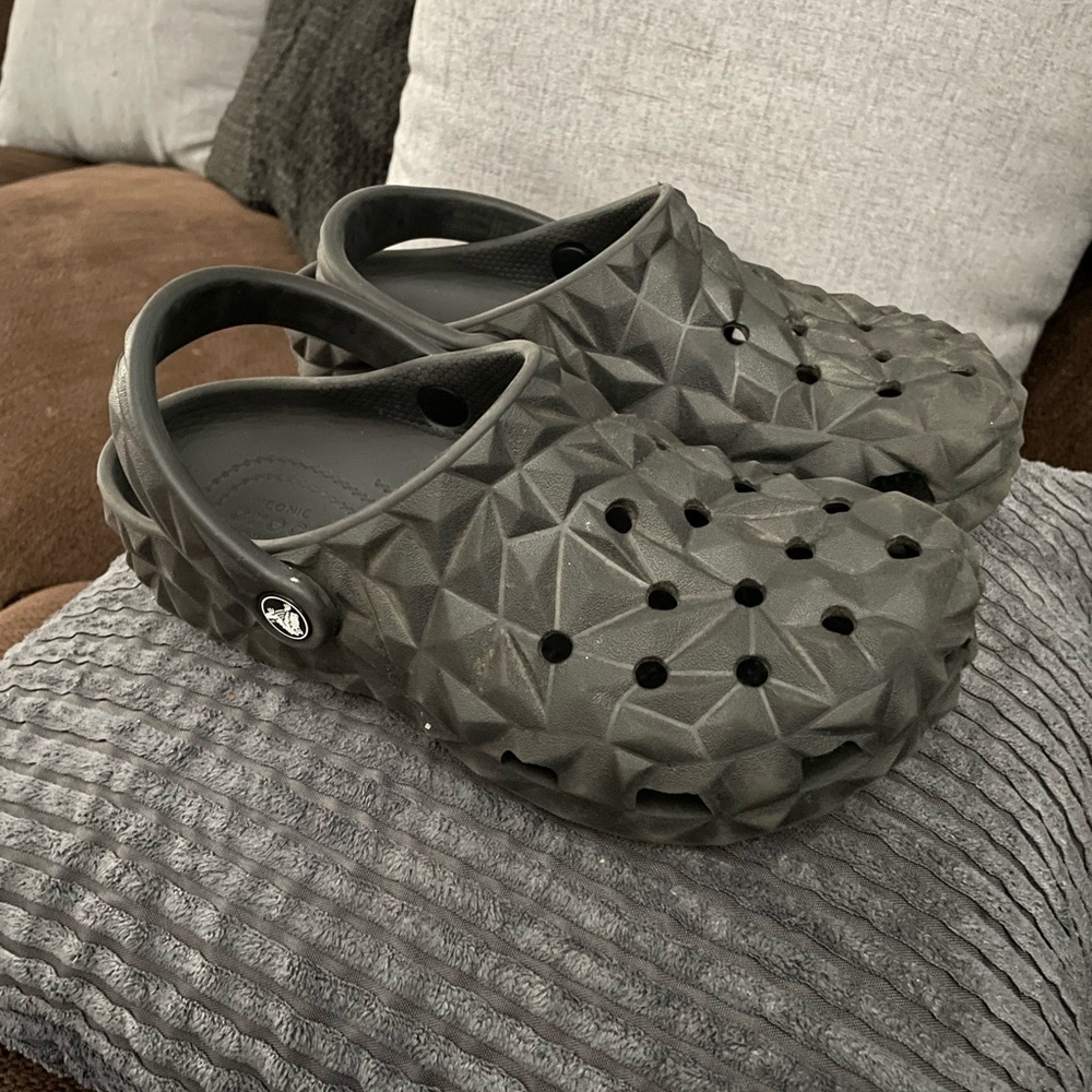 CROCS black with geometric Design